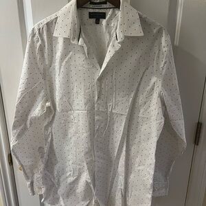 Banana Republic White and Blue Patterned Shirt. Slim fit.